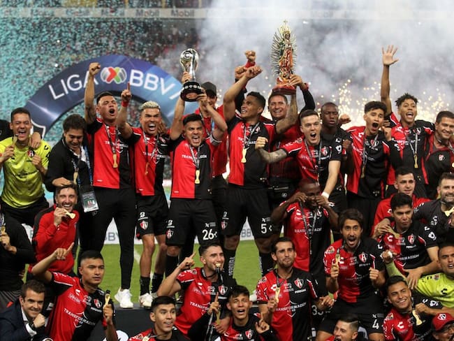 Los Rojinegros del Atlas conquistaron este domingo su primer título del fútbol mexicano en 70 años