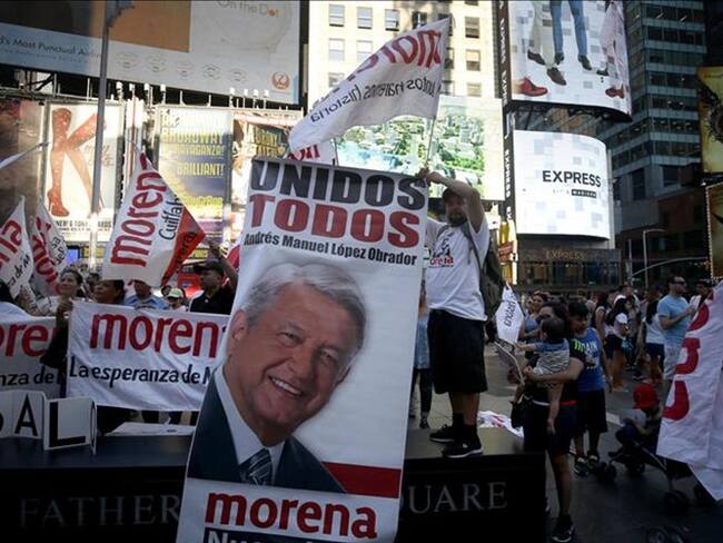 Partidarios de Andrés Manuel López Obrador celebran su victoria en las elecciones presidenciales mexicanas, en Times Square, Nueva York. Foto: Agencia Anadolu