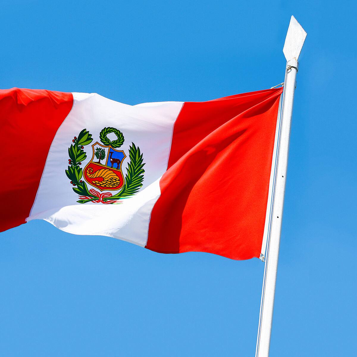 Al menos 23 muertos al caer bus a un abismo en norte de Perú