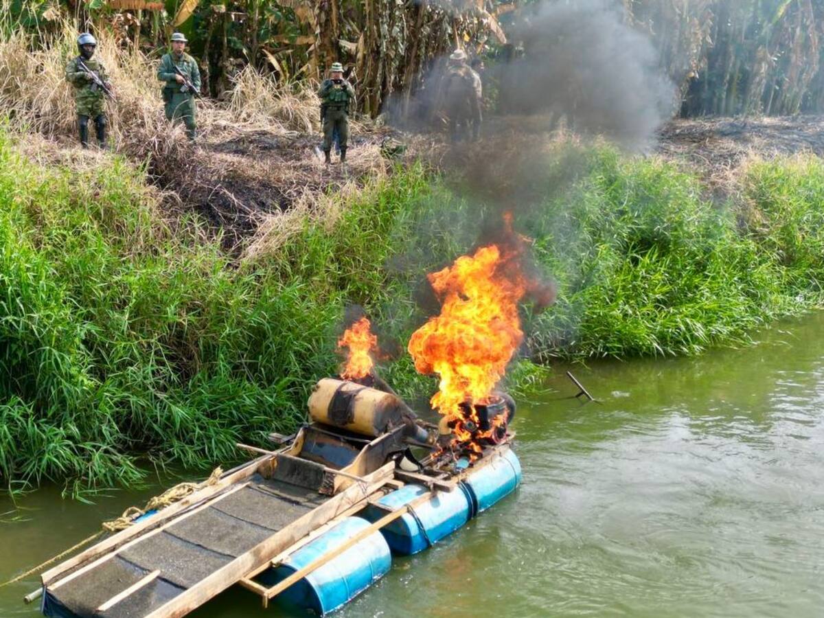 Destruyen maquinaria de las disidencias utilizadas en minería ilegal en el Cauca
