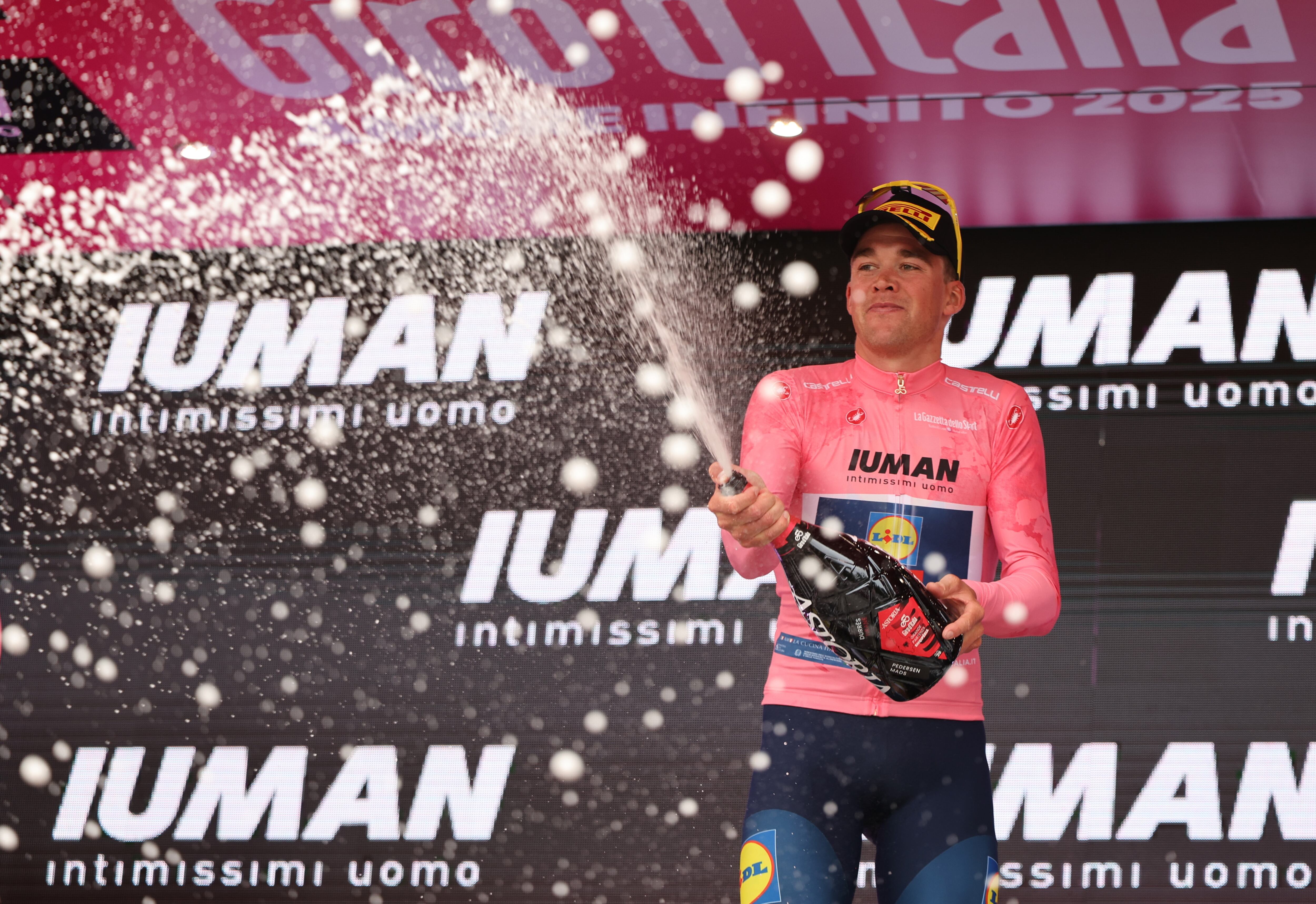 Primera ‘maglia’ rosa del Giro de Italia para Mads Pedersen; Mikel Landa abandonó