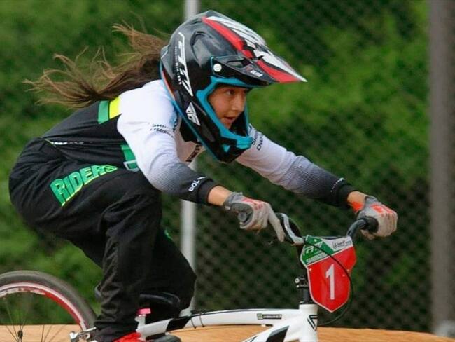 Colombiana de 12 años repite oro en mundial BMX