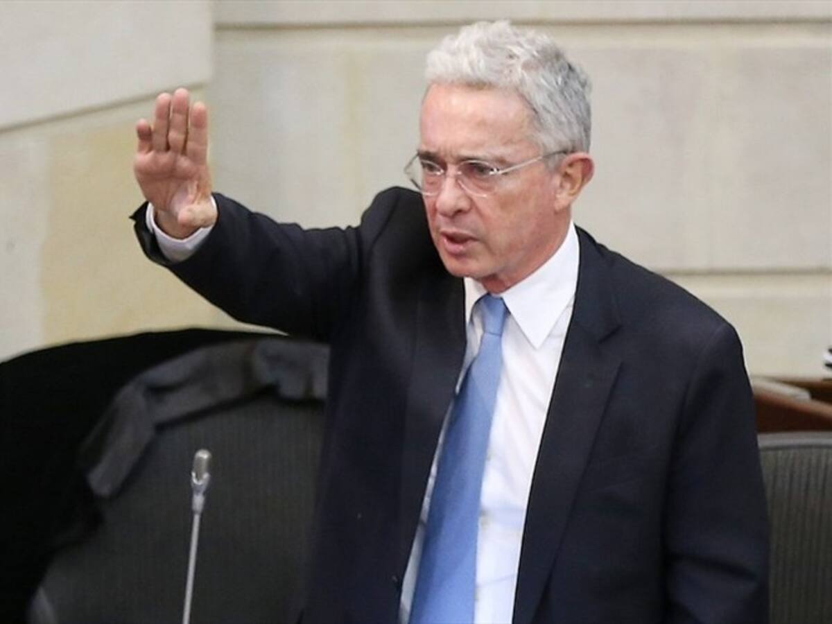 Álvaro Uribe alcanza cifra histórica de impopularidad