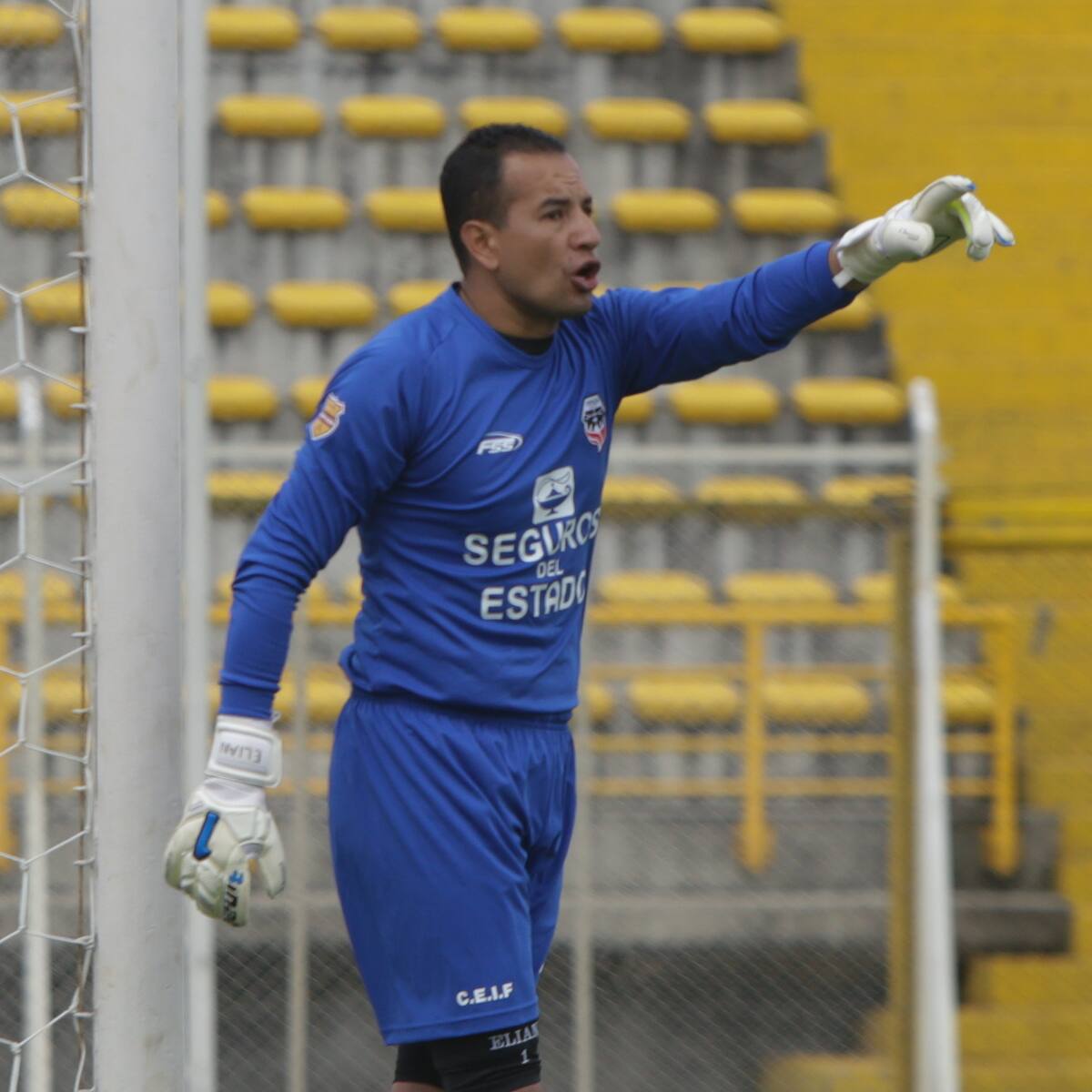 Robaron a Nelson Ramos, exarquero de América y Millonarios, mientras se peluqueaba