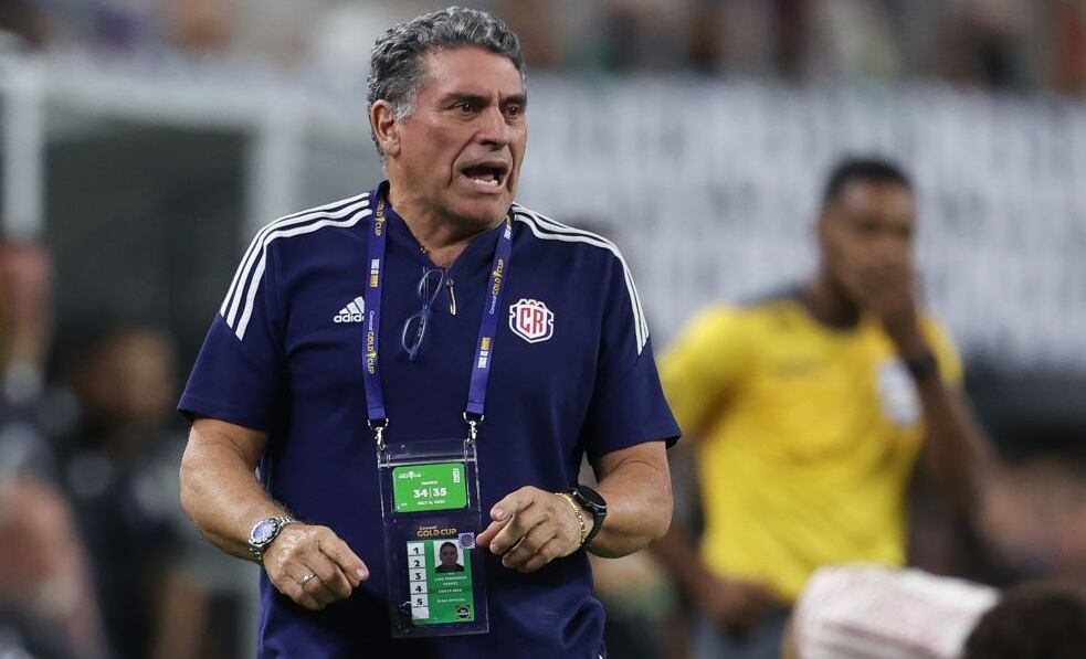Luis Fernando Suárez durante el partido entre Costa Rica y México (Photo by Omar Vega/Getty Images)