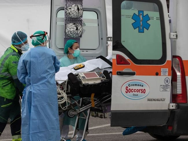 La región de Lombardía, donde los hospitales están desbordados, sigue pagando el precio más alto, con 381 muertes más (2.549 en total). Foto: Getty Images