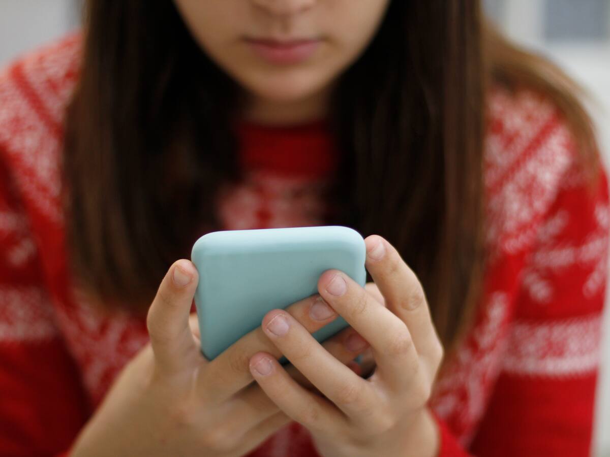 “No compartan fotos íntimas con nadie en internet”: Wayne Holdsworth a jóvenes en redes