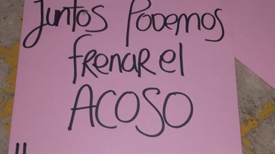 Los estudiantes pidieron el retiro inmediato del docente involucrado en el aparente acoso. . Foto: W