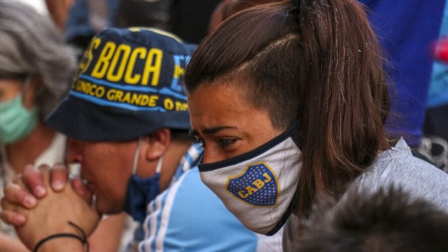 Argentinos lloran la muerte de Diego Maradona. Foto: Getty Images