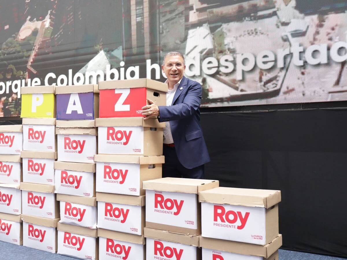 Roy Barreras entrega un millón de firmas para avalar su candidatura presidencial