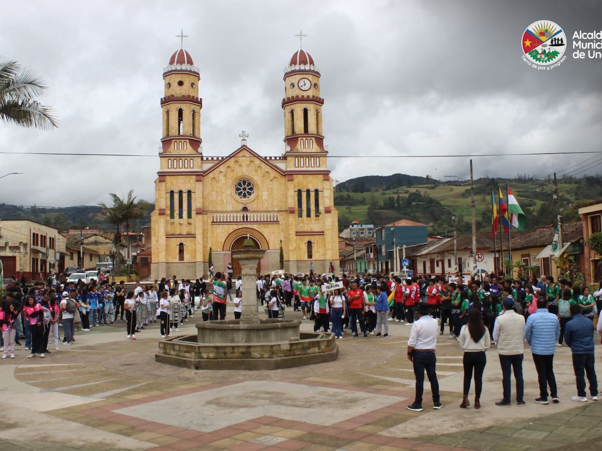 Es el pueblo más antiguo de Cundinamarca y tiene solo 3 letras en su nombre, ¿cuál es?