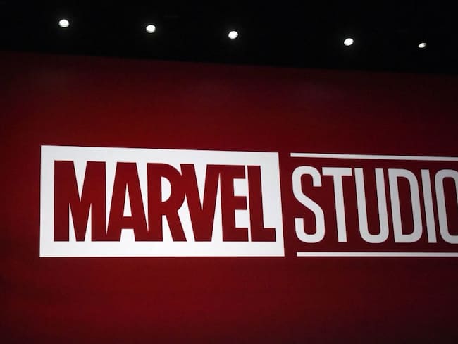 Logo proyectado de Marvel Studios (Photo by VALERIE MACON/AFP via Getty Images)