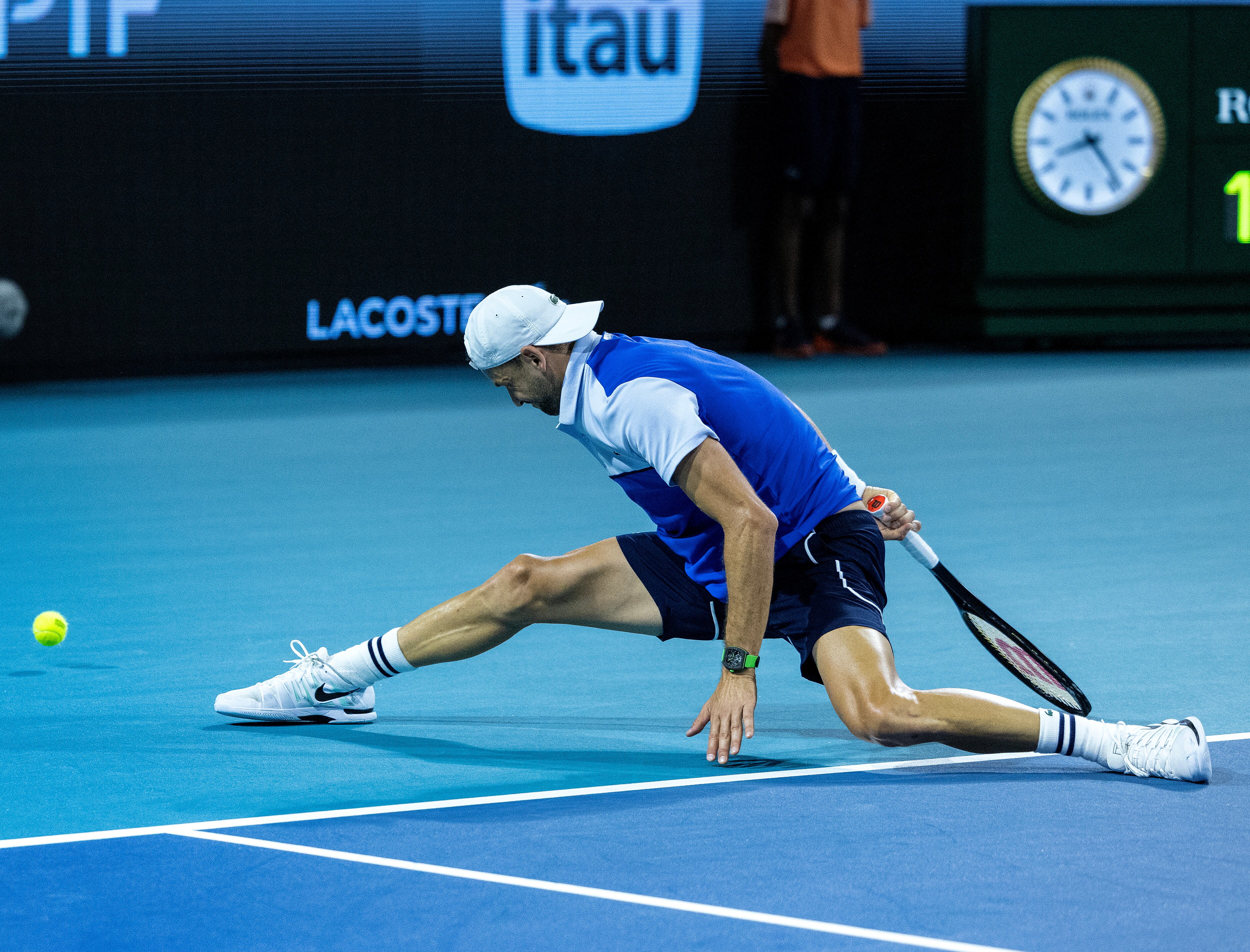Grigor Dimitrov, en su enfrentamiento con Carlos Alcaraz en el Miami Open 2024. Foto: EFE/EPA/CRISTOBAL HERRERA-ULASHKEVICH