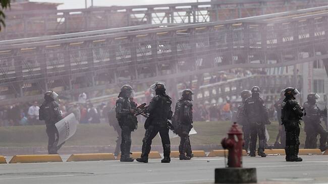 En disturbios terminó operativo de la Dian en el centro de Bogotá . Foto: Colprensa