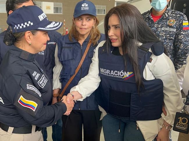 Este viernes 10 de marzo, la excongresista condenada por corrupción llegó a Colombia. Su deportación fue solicitada por el Gobierno venezolano. Foto: DIJIN Colombia.