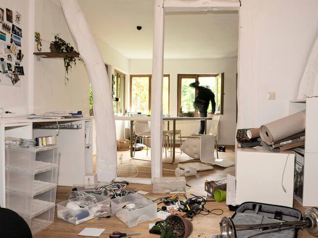 burglary at night time; mess, desaster, m40; breaking into family home; north rhine-westphalia; germany; europe (burglary at night time; mess, desaster, m40; breaking into family home; north rhine-westphalia; germany; europe, ASCII, 112 components, 11