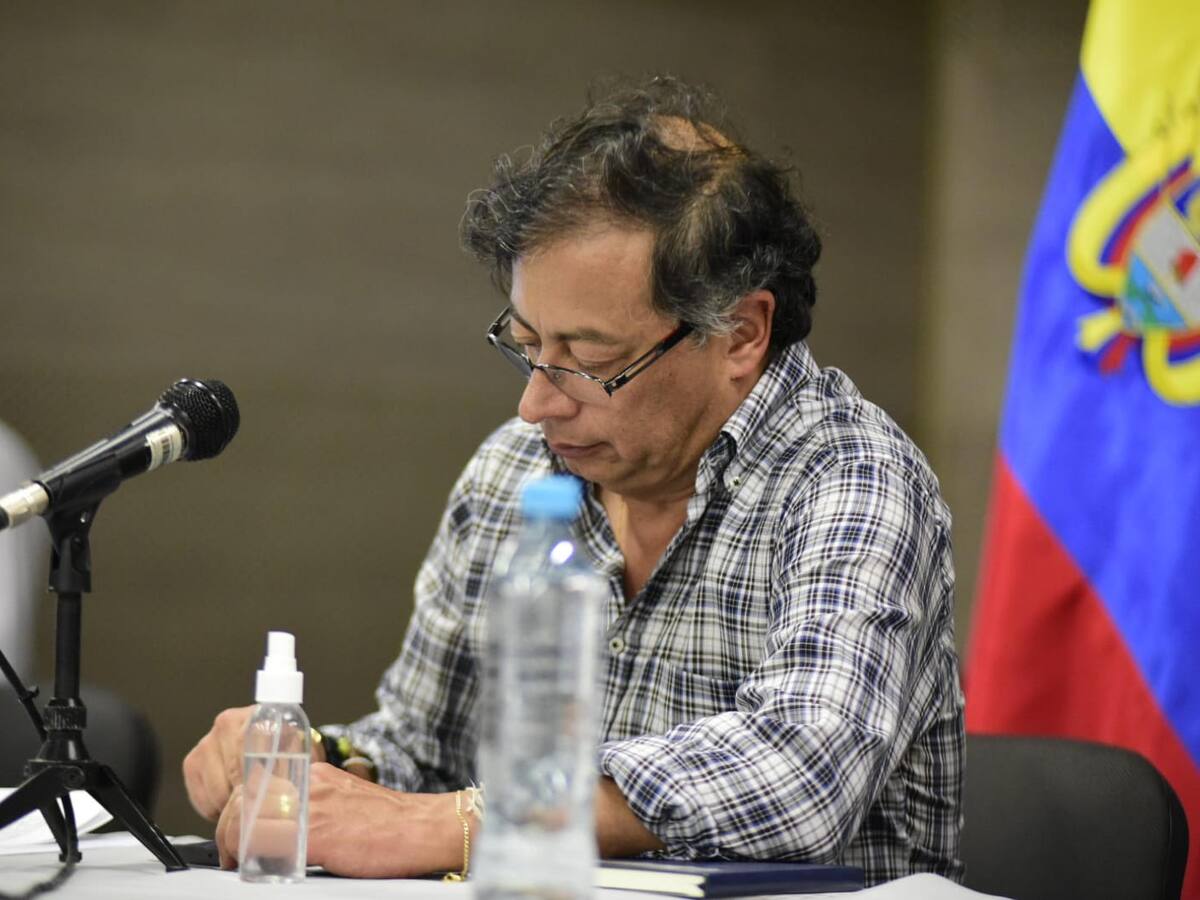 Petro insistió en la necesidad de dialogar con los grupos armados de Buenaventura