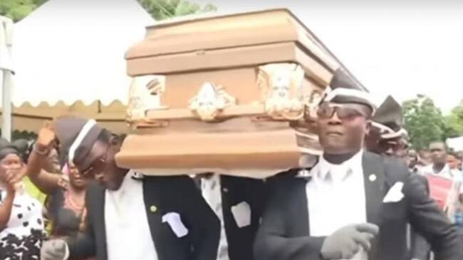 Benjamin Aidoo explicó las razones por las que hacen estos bailes en los funerales.. Foto: Captura de Pantalla