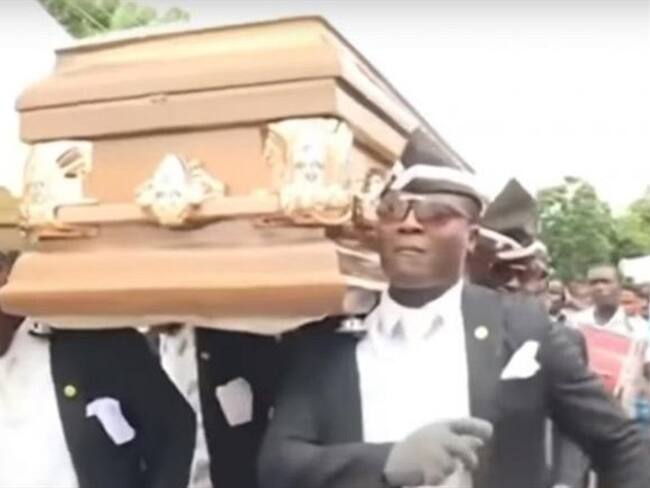 Benjamin Aidoo explicó las razones por las que hacen estos bailes en los funerales.. Foto: Captura de Pantalla