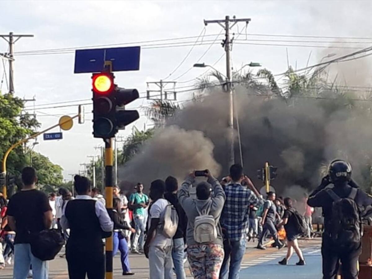 Judicializarán a vándalos que pintaron en buses del MIO durante protesta estudiantil