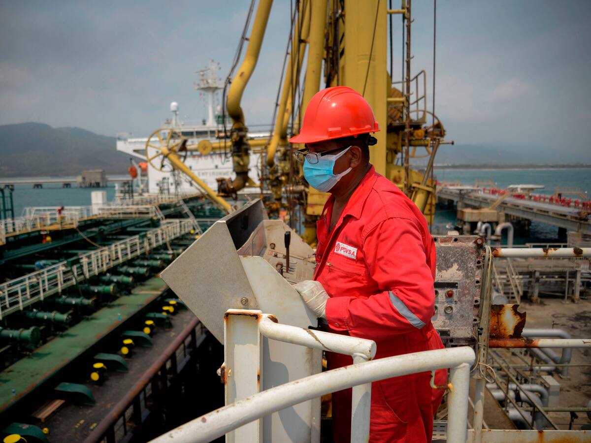 Barco iraní con dos millones de barriles de petróleo condensado llegó a Venezuela