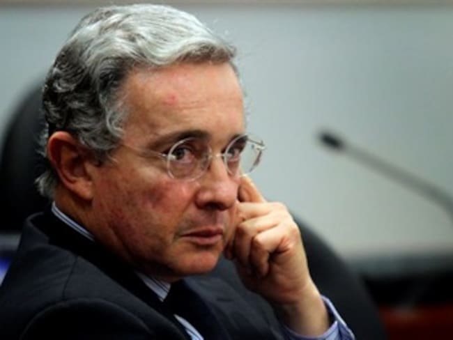 En septiembre de 2007 Uribe pactó extraditar a los jefes paramilitares a EE.UU.
