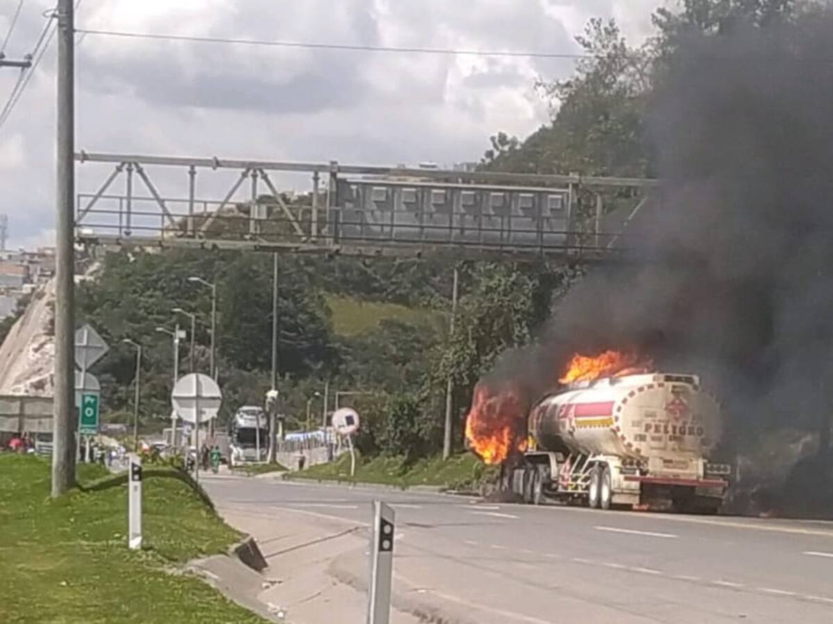 Tras varias horas cerrada se restableció movilidad en la vía Bogotá – Villavicencio
