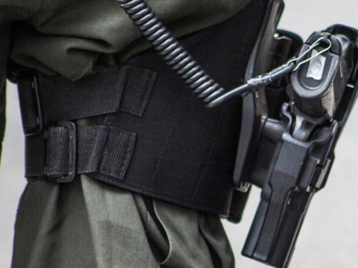 Le robaron la camioneta y el arma a un patrullero de la Policía en Bogotá