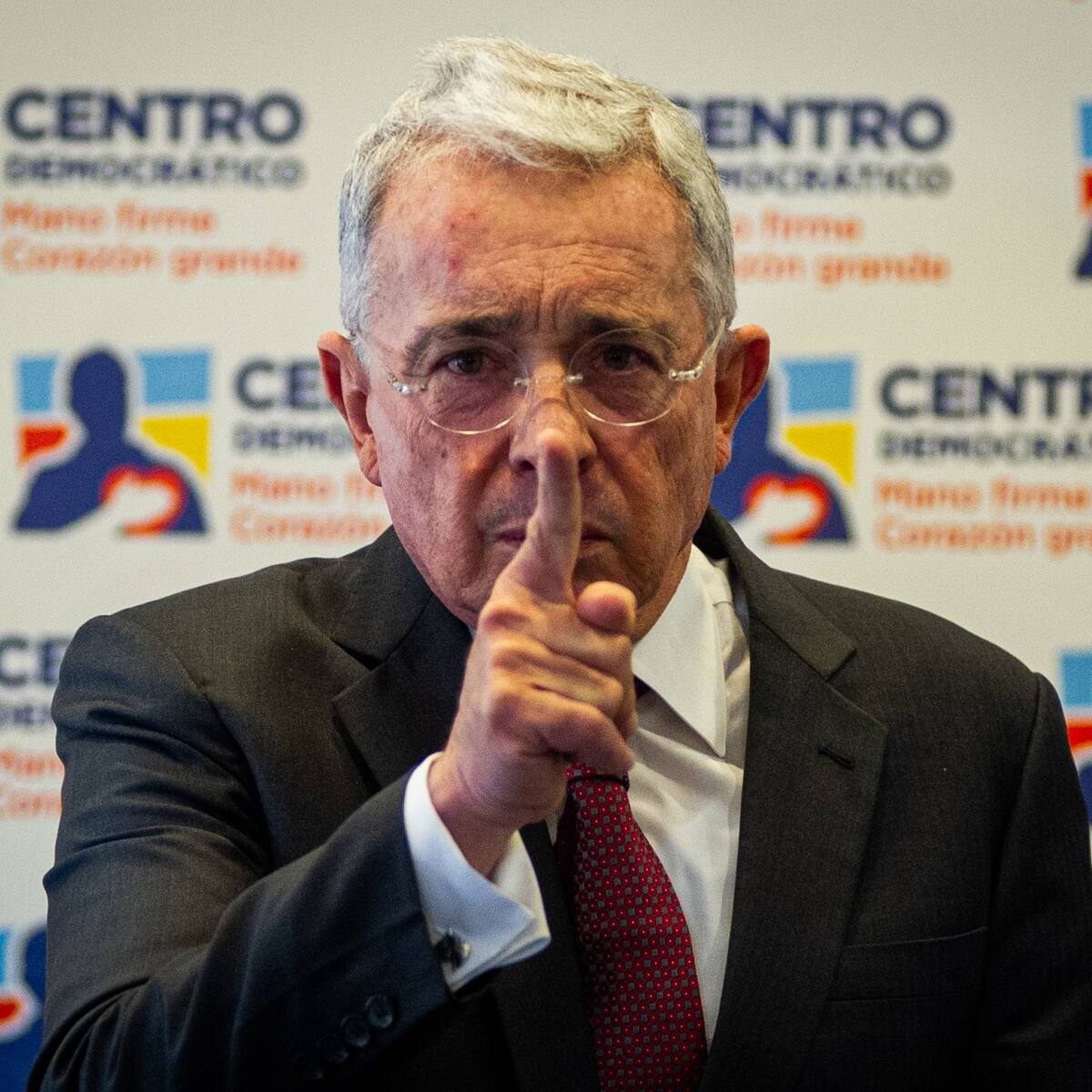 No puede haber impunidad: Uribe por falsos positivos y llama “traidores” a responsables