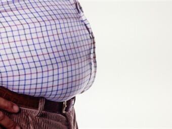 Con la edad los cambios del cuerpo nos hacen más propensos a acumular grasa en la cintura. Foto: Huffington Post