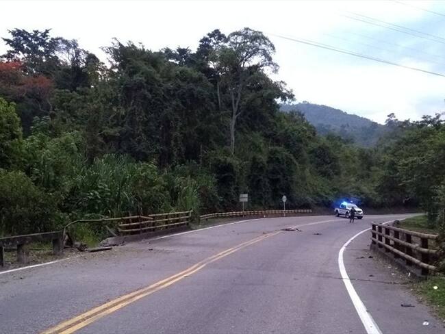 El puente sufrió un poco afectación, pero no fue dinamitado totalmente. Foto: Cortesía/ Frank Solano.