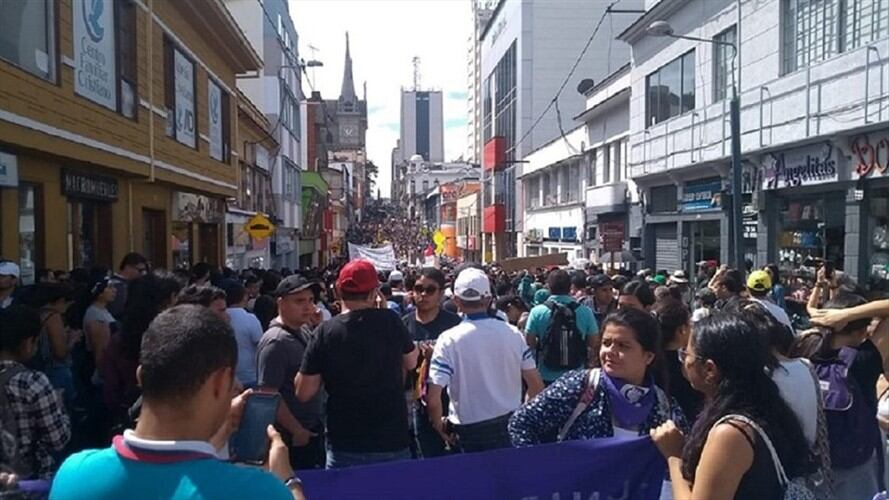 Se prohíbe parrillero en moto en Manizales . Foto: W Radio.
