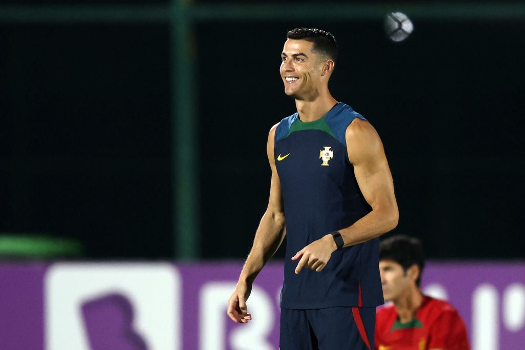 Cristiano Ronaldo en entrenamiento previo al partido contra Uruguay por el Mundial de Qatar 2022. Foto: Mohamed Farag/Getty Images