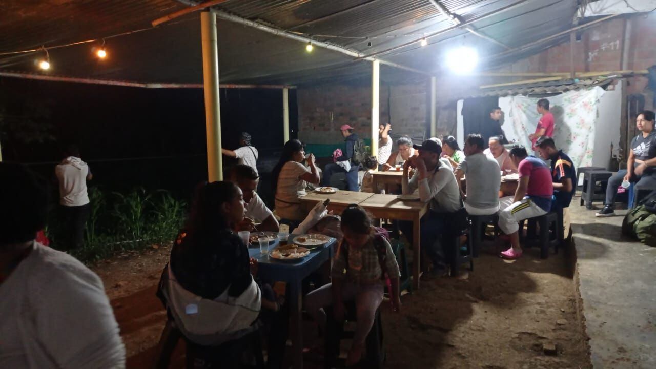 Imagen de archivo. La población desplazada es atendida en el coliseo municipal.