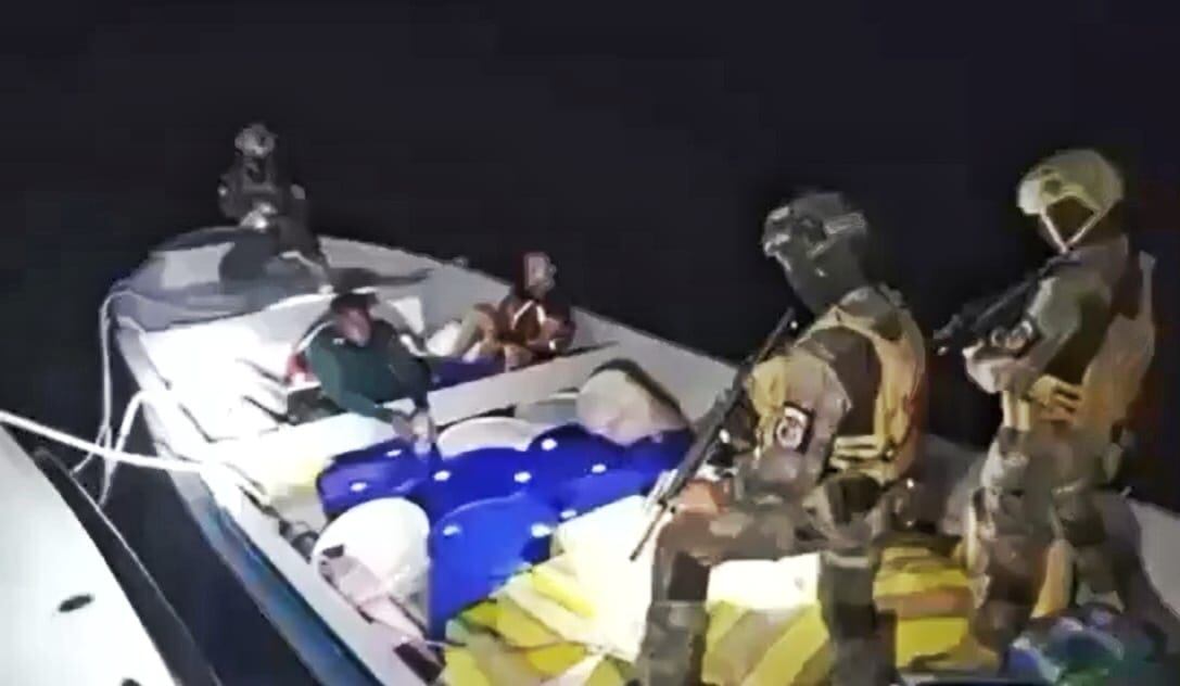 el Servicio Nacional de Guardacostas de Costa Rica realizó la incautación de la cocaína. Crédito: Policía Nacional.