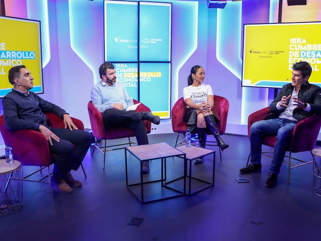 Primera Cumbre de Desarrollo Económico Digital - W Radio