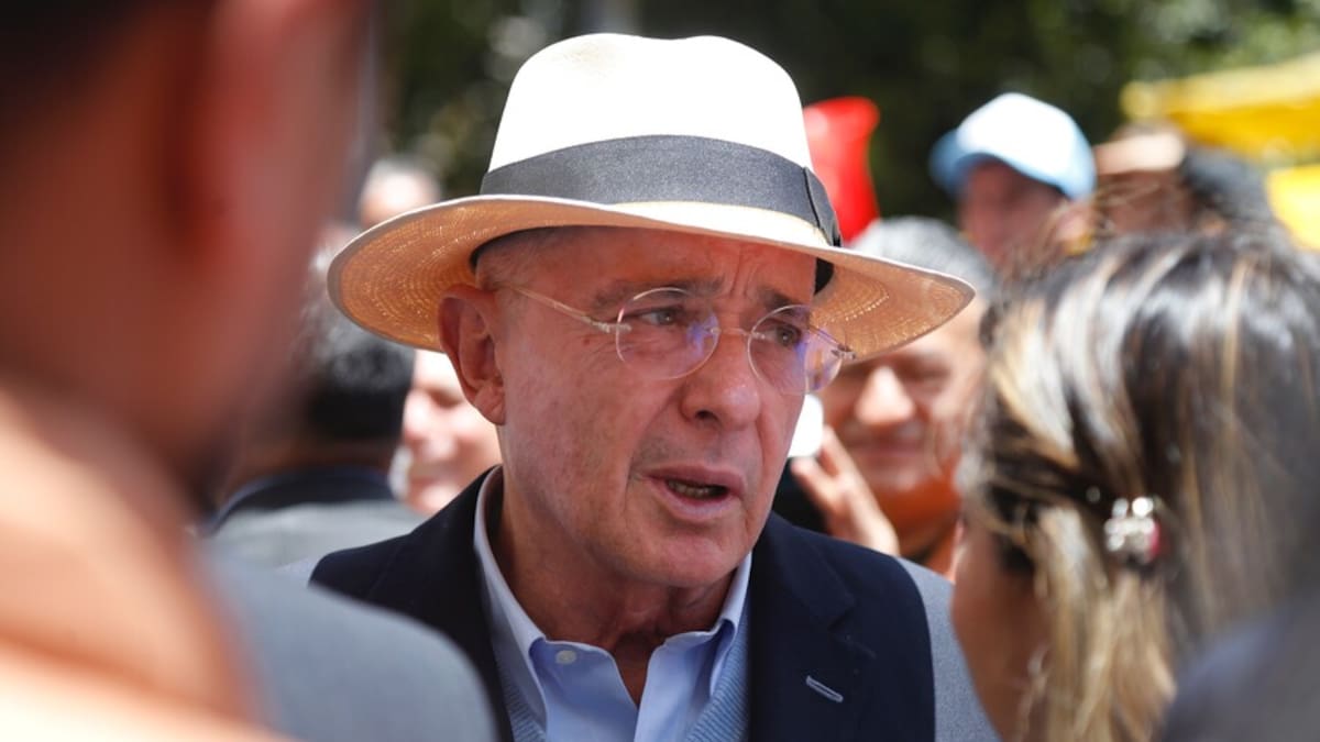 Uribe respondió a acusaciones de Eduardo Montealegre sobre masacre de El Aro