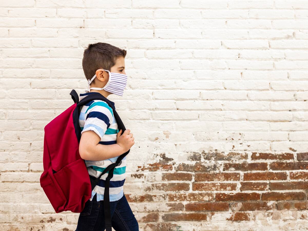 Eliminan uso de tapabocas en colegios y universidades desde el 15 de mayo