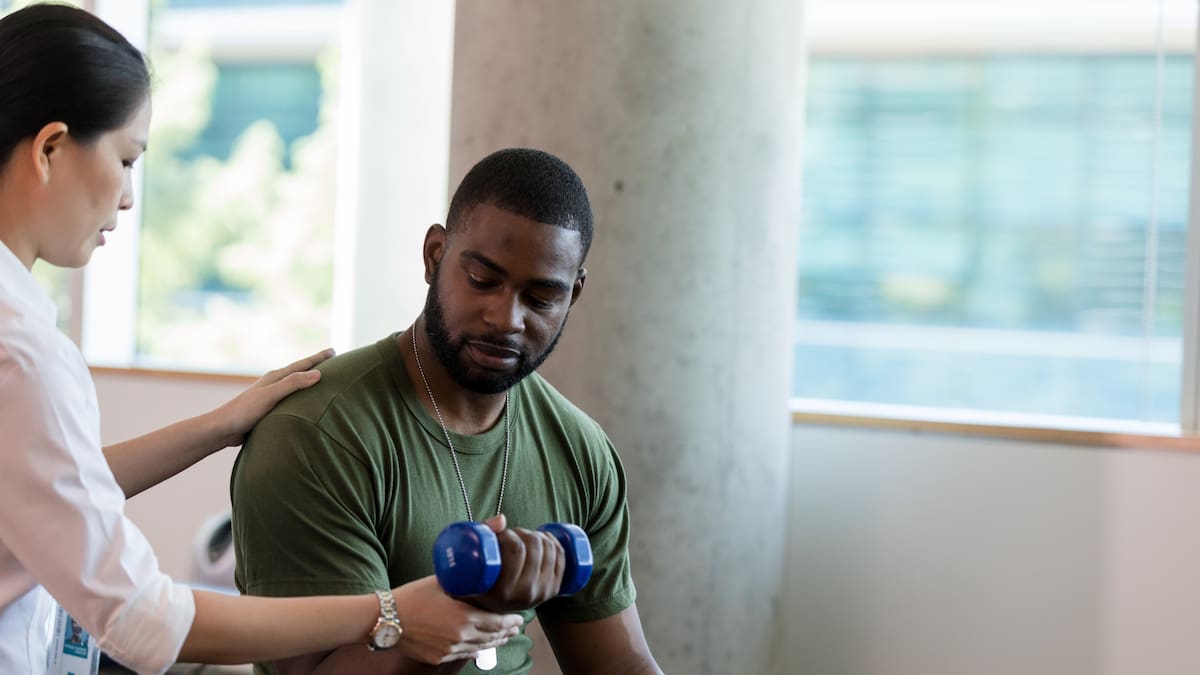 ¿Cómo es el proceso de rehabilitación para soldados heridos en combate? Fisioterapeuta explicó