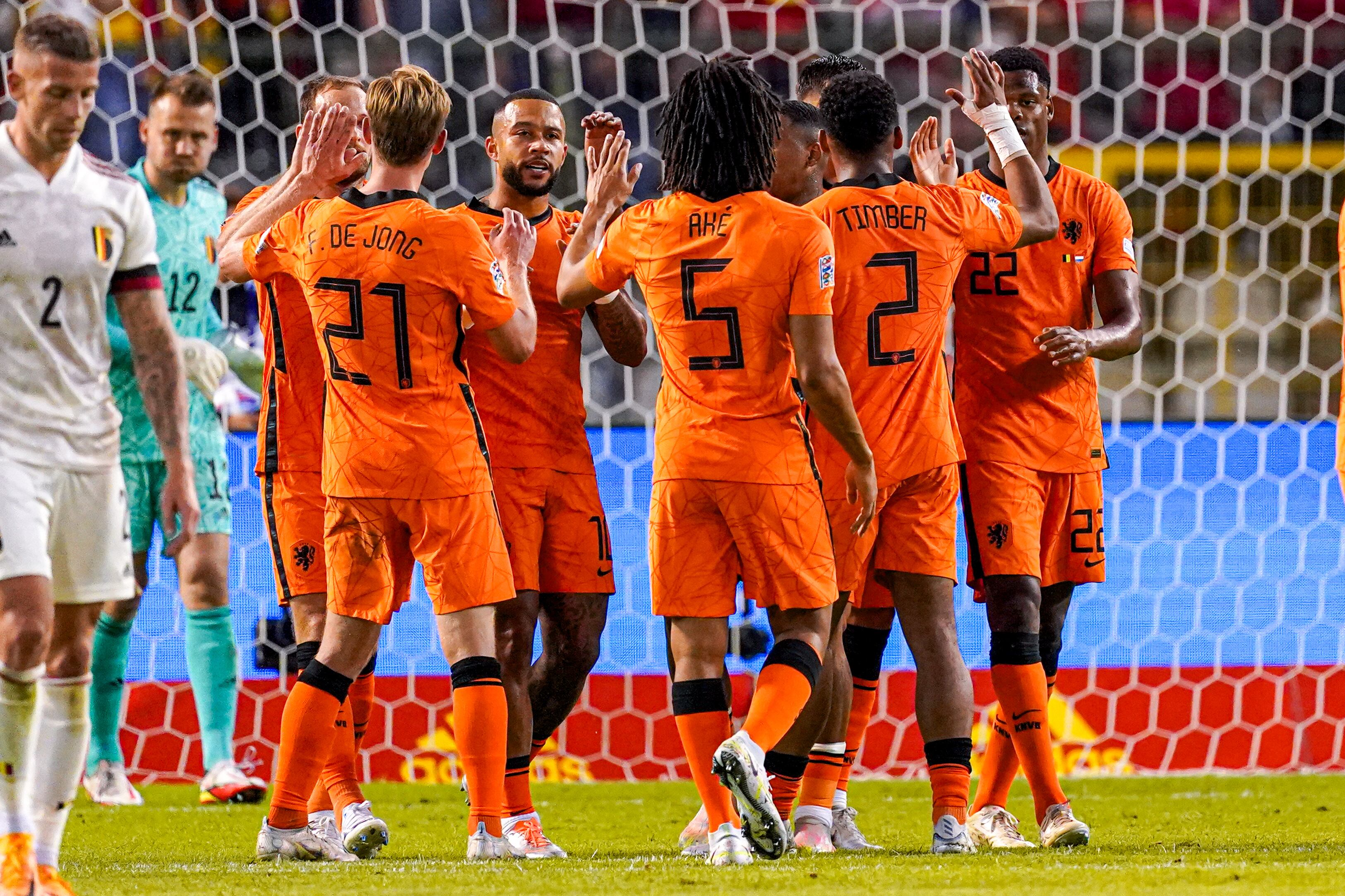 BRUSSELS, BELGIUM - JUNE 3: Frenkie de Jong of the Netherlands, Memphis Depay of the Netherlands, Nathan Ake of the Netherlands, Jurrien Timber of the Netherlands, Denzel Dumfries of the Netherlands during the UEFA Nations League League A Group 4 match between Belgium and Netherlands at the King Baudouin Stadium on June 3, 2022 in Brussels, Belgium (Photo by Jeroen Meuwsen/Orange Pictures/BSR Agency/Getty Images)
