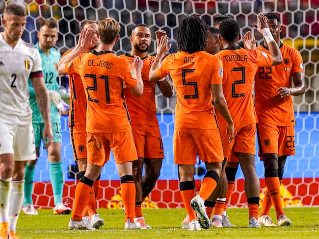 BRUSSELS, BELGIUM - JUNE 3: Frenkie de Jong of the Netherlands, Memphis Depay of the Netherlands, Nathan Ake of the Netherlands, Jurrien Timber of the Netherlands, Denzel Dumfries of the Netherlands during the UEFA Nations League League A Group 4 match between Belgium and Netherlands at the King Baudouin Stadium on June 3, 2022 in Brussels, Belgium (Photo by Jeroen Meuwsen/Orange Pictures/BSR Agency/Getty Images)