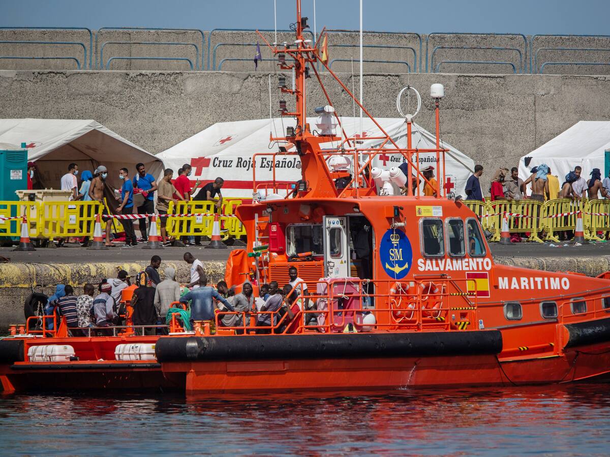 Naufragó barco con migrantes en Islas Canarias: poca posibilidad de hallar supervivientes