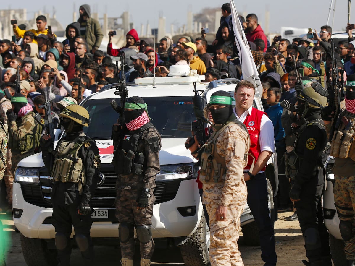 Las familias de seis rehenes israelíes confirmaron que serán liberados el sábado con vida