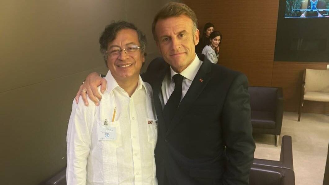 Gustavo Petro, presidente de Colombia, junto a Emmanuel Macron, presidente de Francia. Foto: tomada del perfil de X @petrogustavo