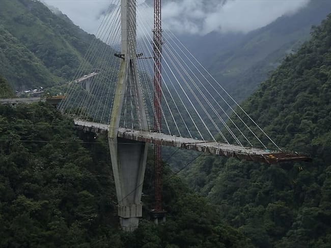 El desplome del puente Chirajara ocurrió el 15 de enero de 2018 en la autopista al Llano, parte de la Ruta Nacional 40, que conecta a Bogotá y Villavicencio. Dejó un saldo de nueve obreros muertos. Foto: Colprensa