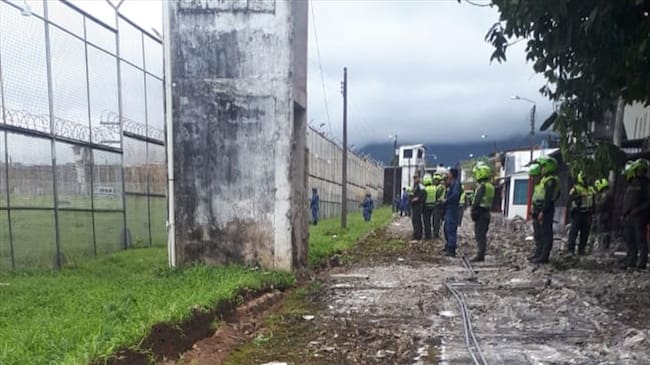 Se cayó pared de la cárcel de Villavicencio.