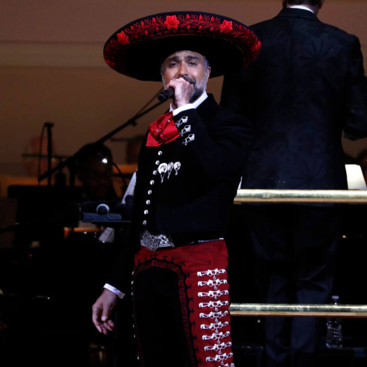 El reto era no hacer una imitación de Vicente Fernández: Jaime Camil, actor mexicano