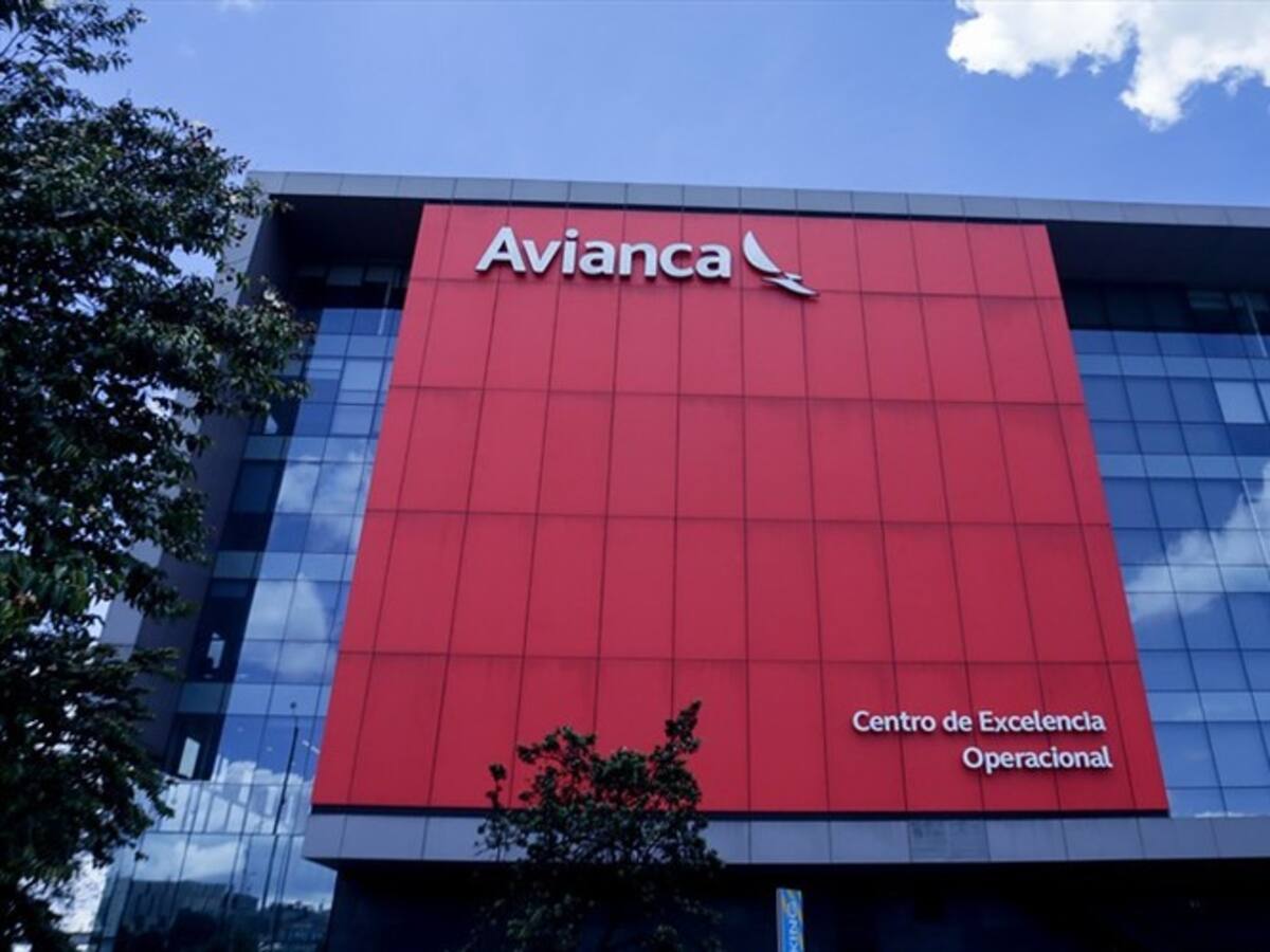 Avianca podría enfrentarse a multas de hasta 450 SMLV: Superintendente de transporte