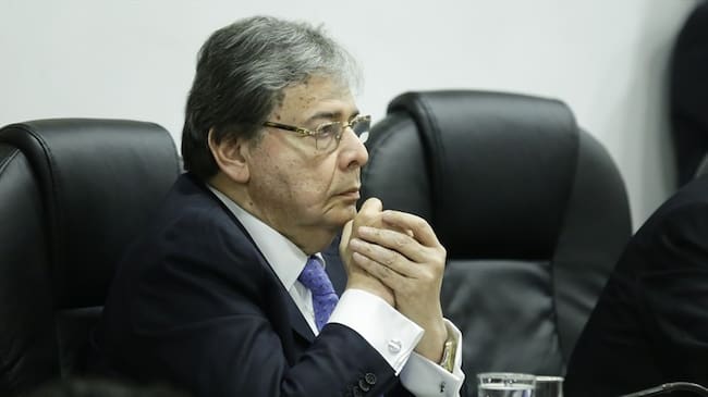 El ministro de Defensa, Carlos Holmes Trujillo, y el gobernador del Meta, Juan Guillermo Zuluaga, anunciaron el cartel de los más buscados en ese departamento. Foto: Colprensa
