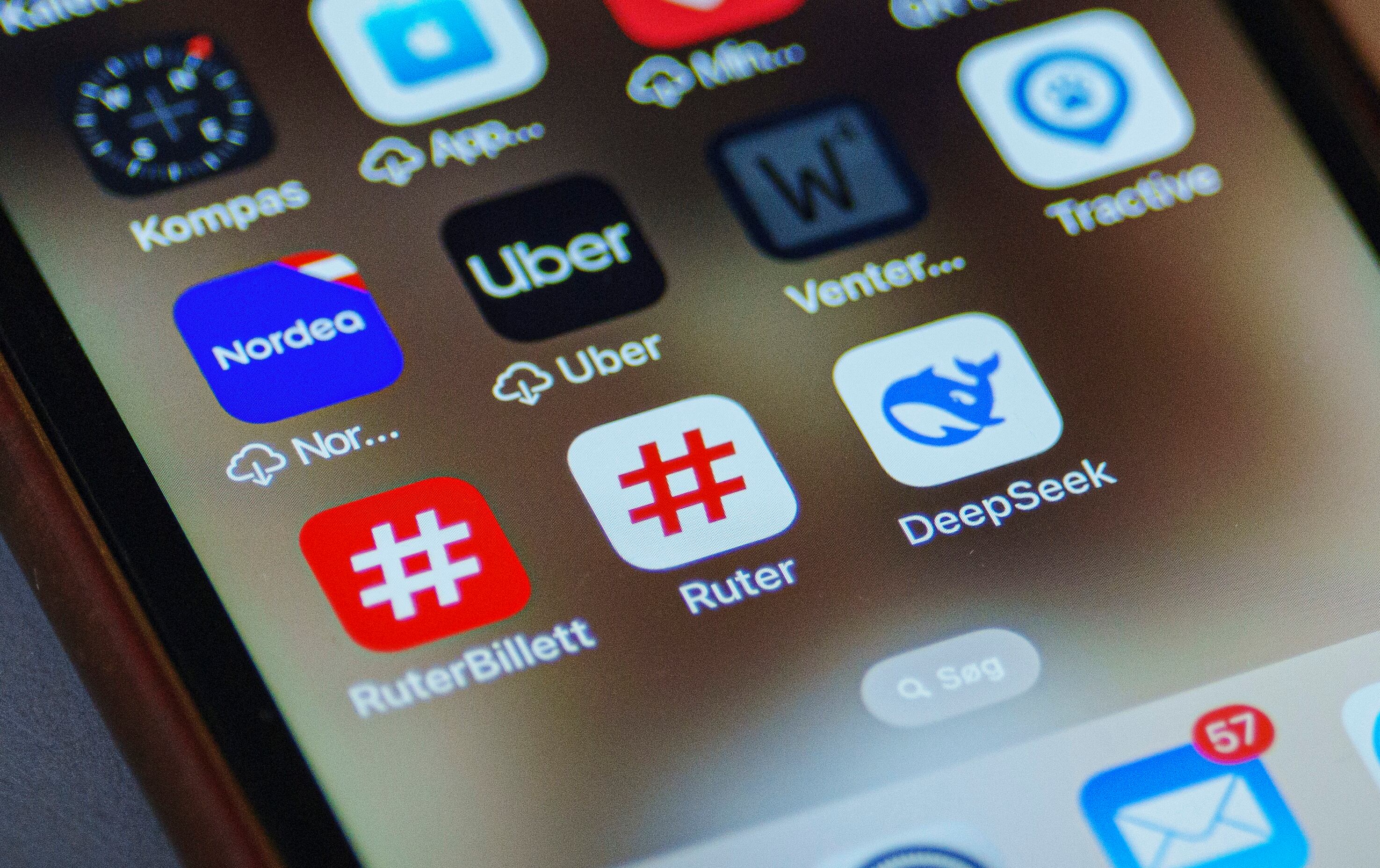 Copenhague (Dinamarca), 27/01/2025.- La aplicación china «DeepSeek» en un teléfono móvil.